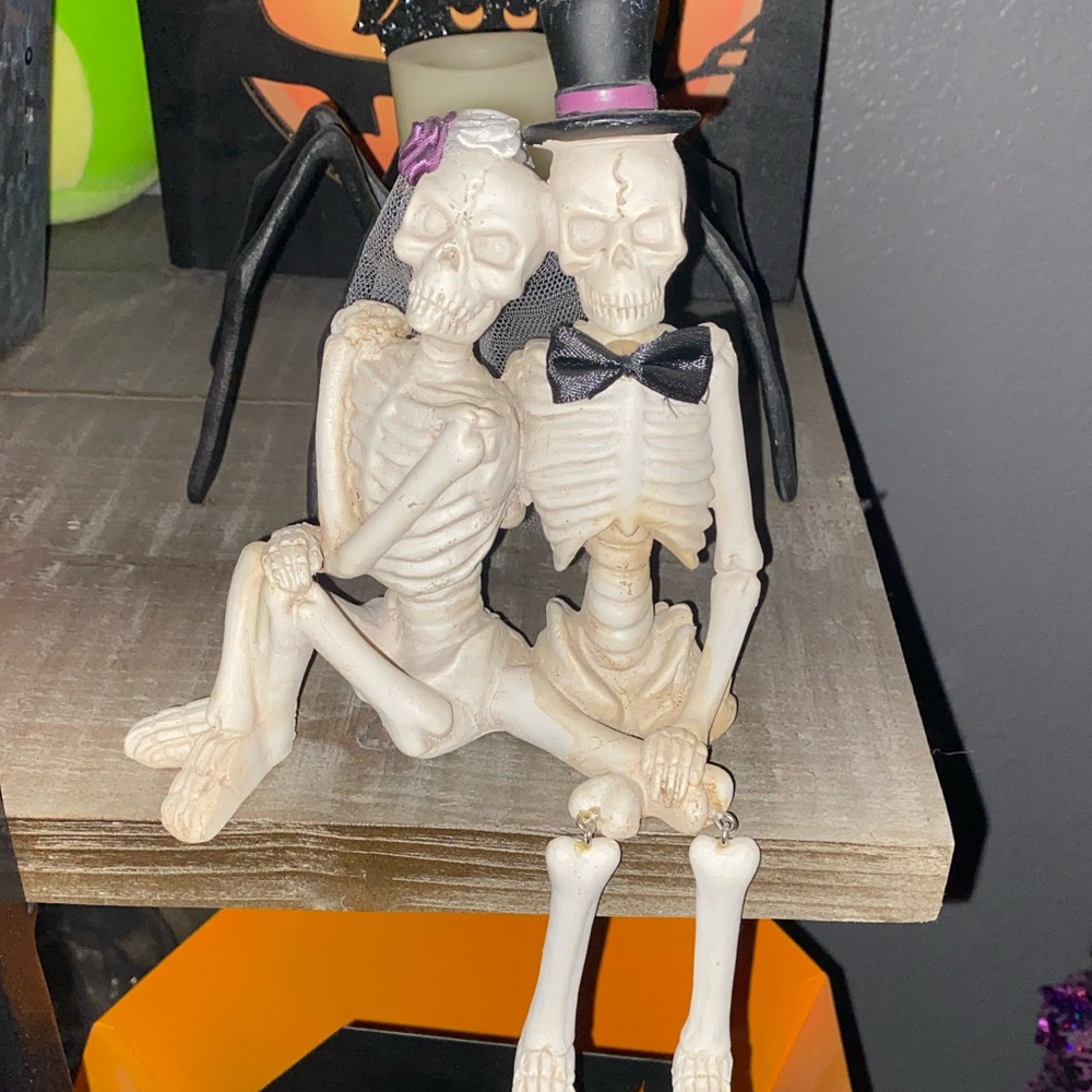 Skeleton married couple